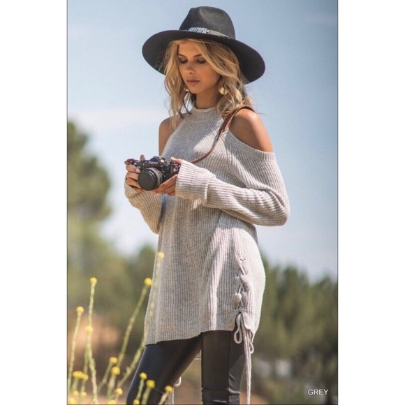 • LAST • H P • 5 🌟 Open Shoulder Sweater - Gray - Picture 4 of 4